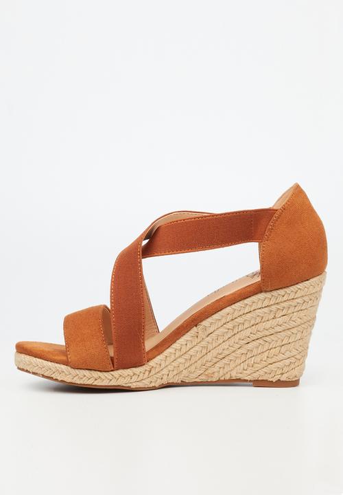 Butterfly Feet - Drayco 10 wedge heel - tan