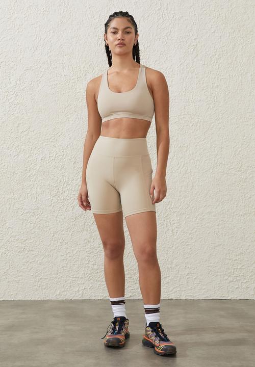 Cotton On - Ultimate rib pocket bike short - white pepper