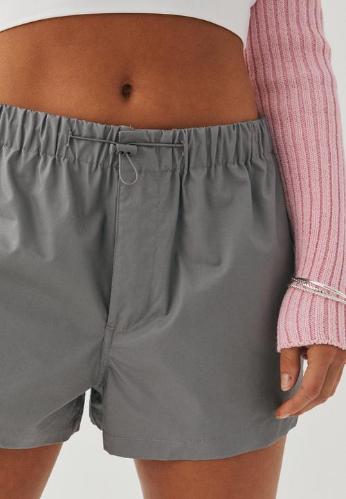 Supré  - Lucy parachute mini short - cement grey