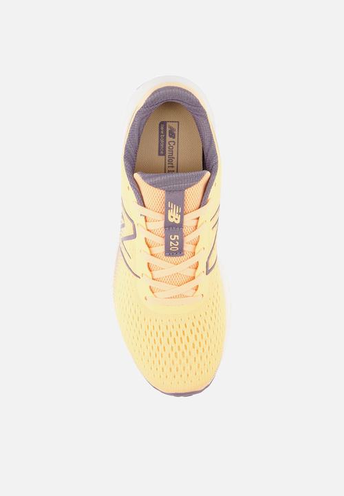 New Balance  - 520 V8 
