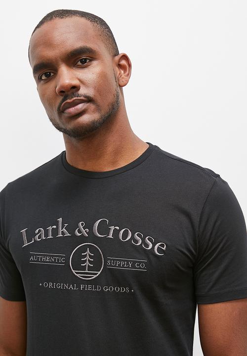 Lark & Crosse - Regular fit emb/hd print logo graphic tees - black