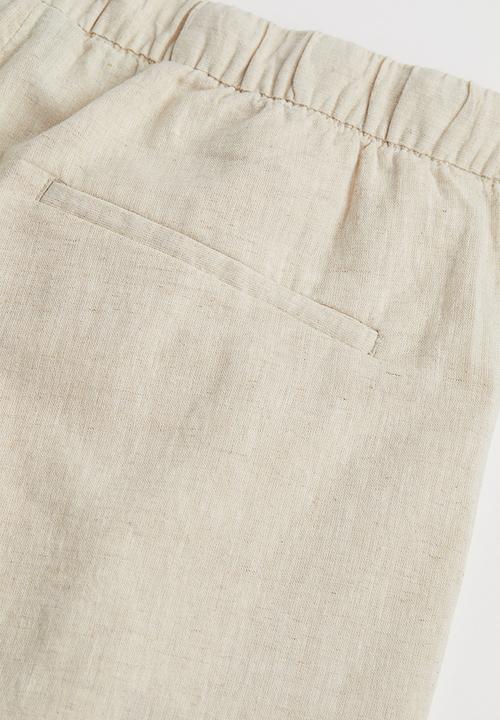 H&M - Regular fit shorts - light beige 