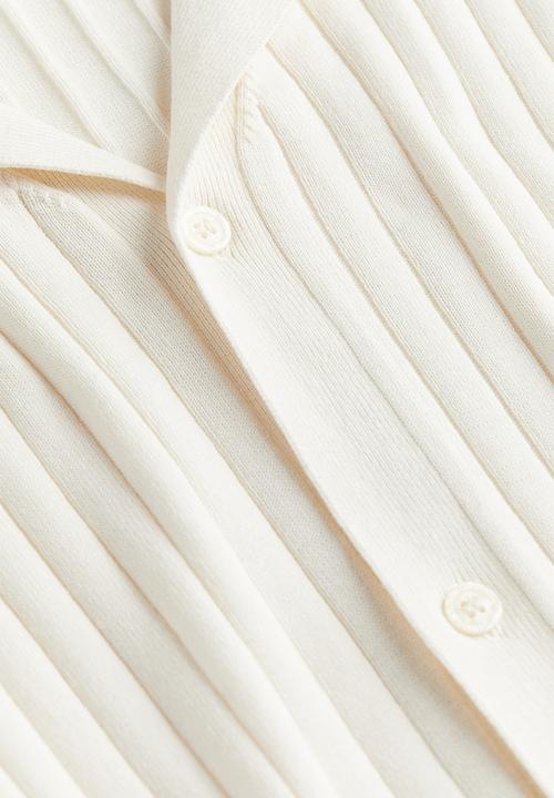 H&M - Regular fit rib-knit resort shirt - white