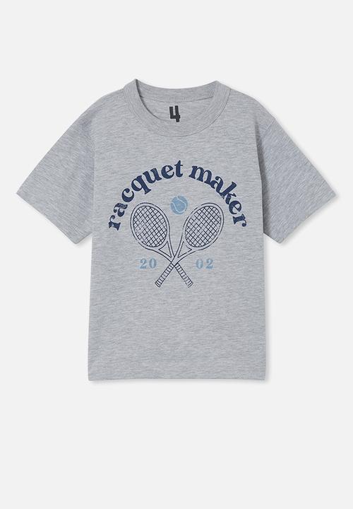 Cotton On - Jonny short sleeve print tee - fog grey marle/racquet maker