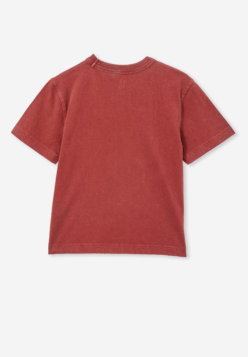 Cotton On - Jonny short sleeve print tee - henna/speed machine