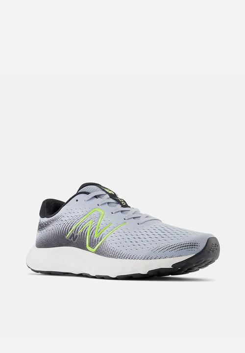 New Balance  - 520 V8