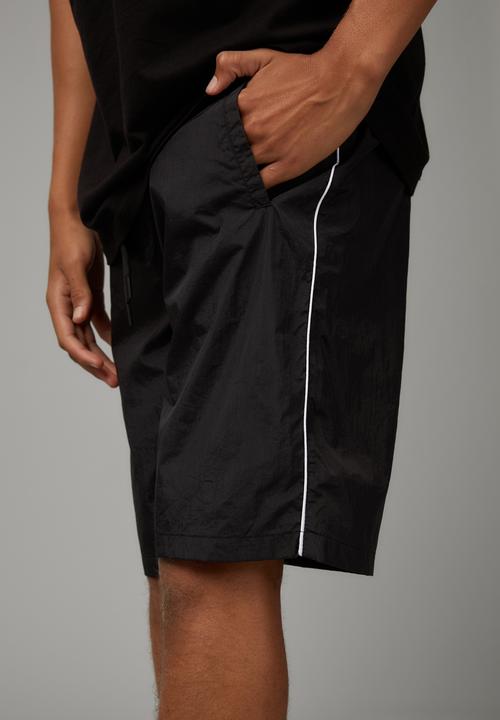 Factorie - Baggy street short - black/white piping
