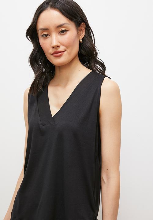 edit - V-neck relaxed vest - black
