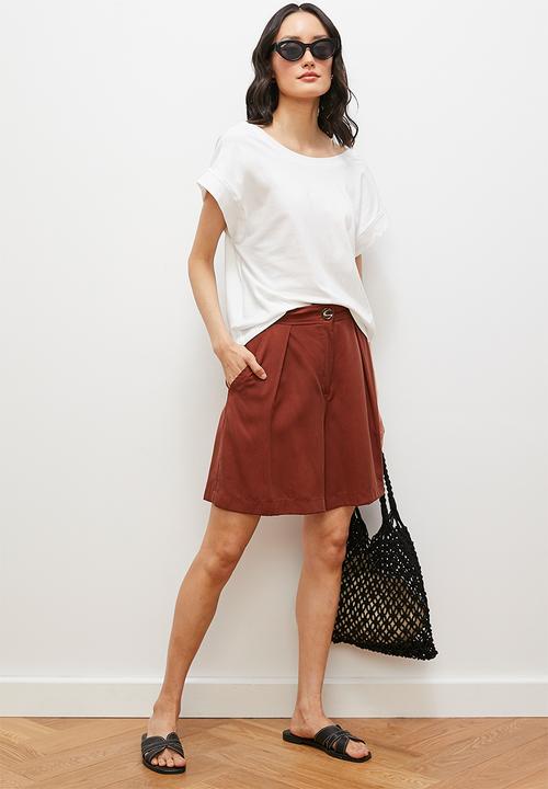 edit - Scoop back easy top - white