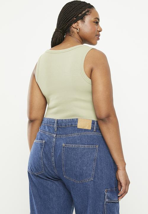 Cotton On - Plus the one organic rib scoop tank - desert sage