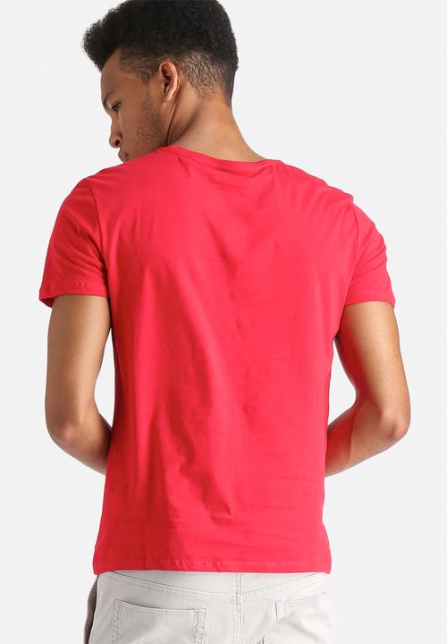 GUESS - Butterfly Triangle Tee