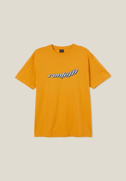Cotton On - Loose fit art t-shirt - aged tellow / route 777