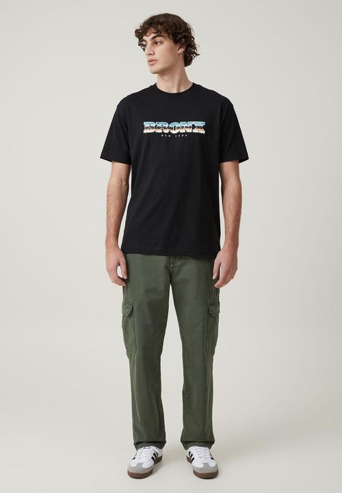 Cotton On - Loose fit art t-shirt - black / bronx