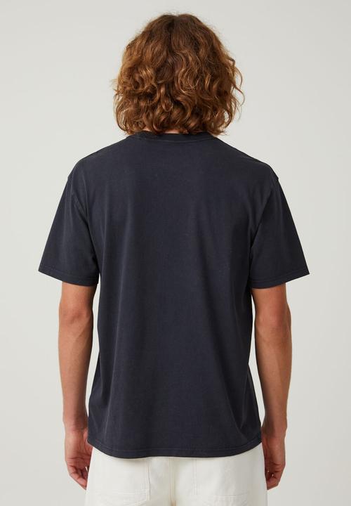 Cotton On - Mack trucks loose fit t-shirt - lcn mac black / vintage logo