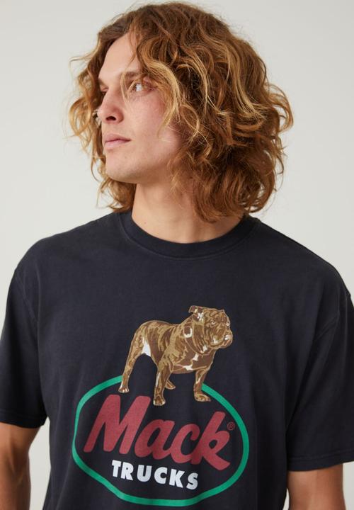 Cotton On - Mack trucks loose fit t-shirt - lcn mac black / vintage logo