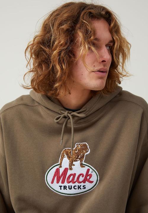 Cotton On - Mack trucks oversized hoodie - lcn mac mud green / bulldog logo