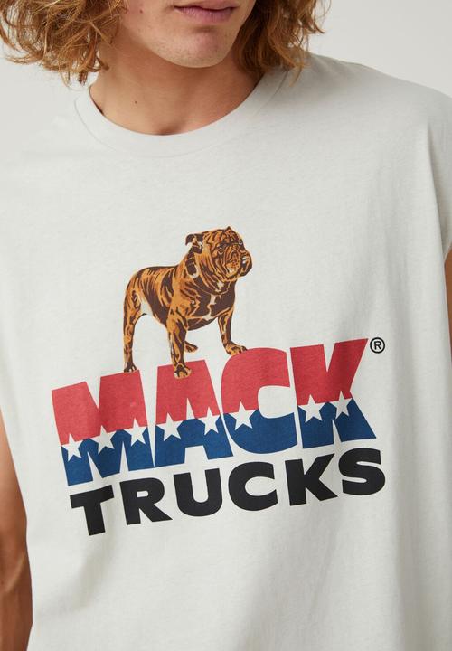 Cotton On - Mack trucks oversized muscle - lcn mac ivory / american dog