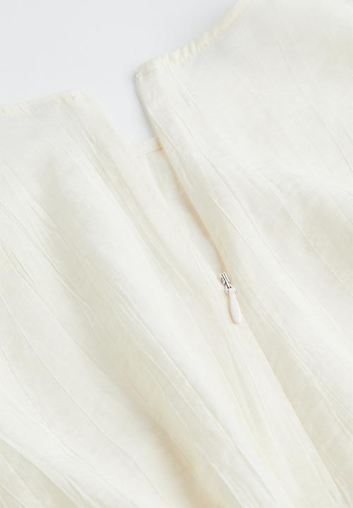 H&M - Defined-shoulder crêpe blouse - cream
