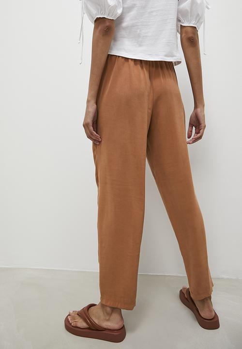 Superbalist - Pleat detail barrel leg trouser - toffee