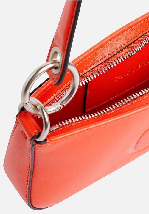 Calvin Klein - Sculpted shoulder pouch25 mono - orange