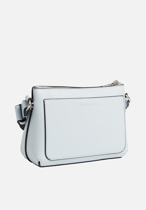 Calvin Klein - Sculpted camera pouch21 mono - blue oasis
