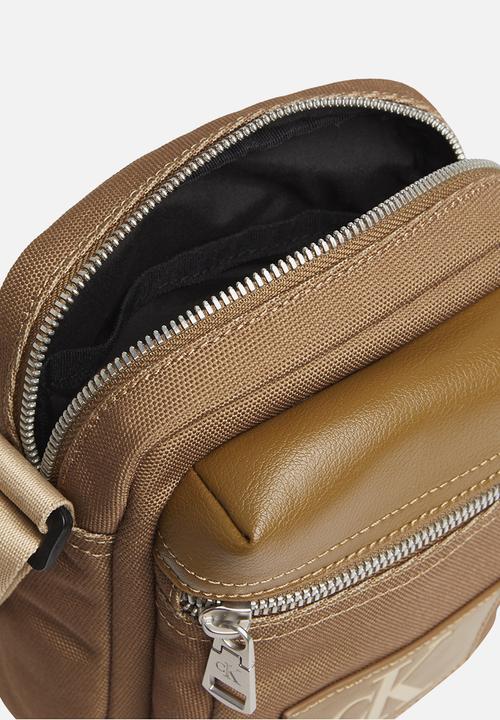 Calvin Klein - Tagged reporter18 mix - off olive