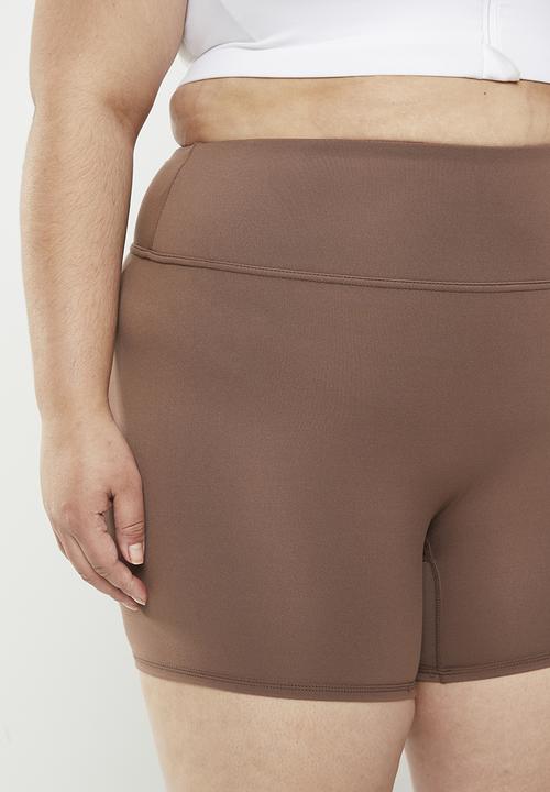 Cotton On - Plus ultra soft yoga bike short - deep taupe