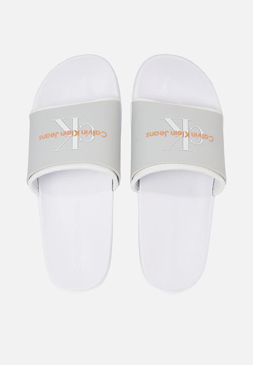 Calvin Klein - Slide monogram tpu - oyster mushroom/white