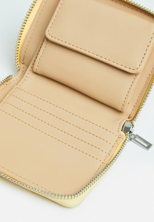 GUESS - Lathan slg small zip round - yellow 