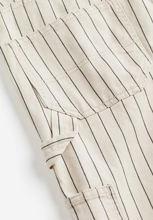 H&M - Twill cargo trousers - light beige/pinstriped 