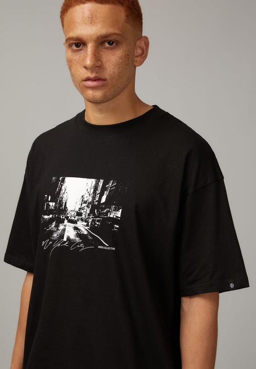 Factorie - Box fit unified t-shirt - black / nyc streets