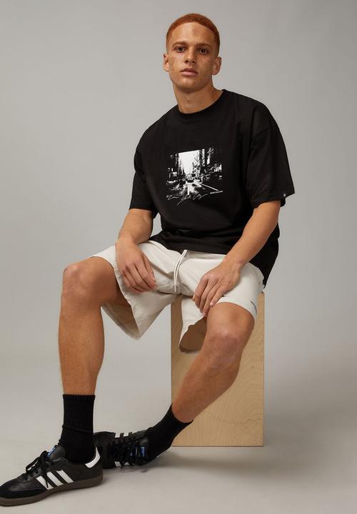 Factorie - Box fit unified t-shirt - black / nyc streets