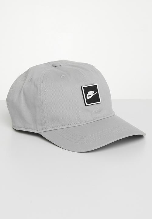 Nike - Nan futura patch curve brim ca - light smoke grey