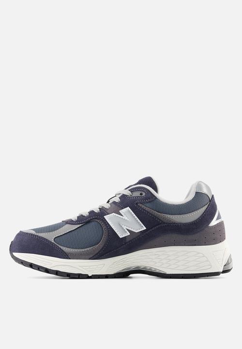 New Balance  - 2002R