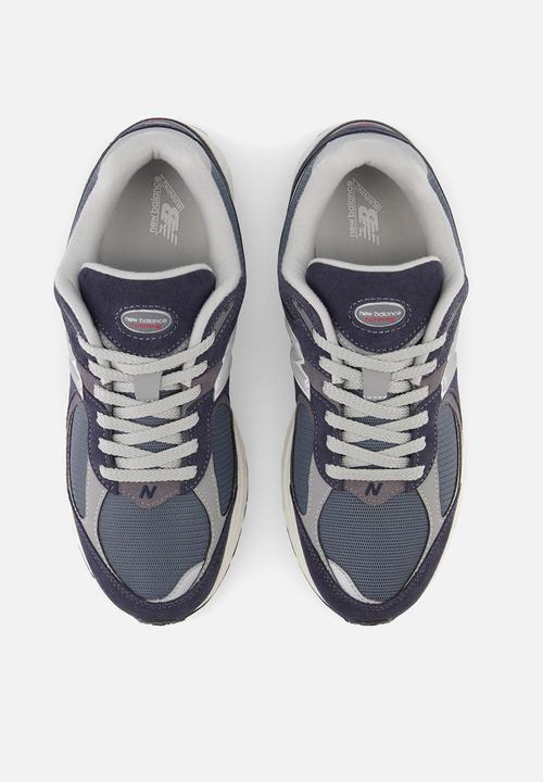 New Balance  - 2002R