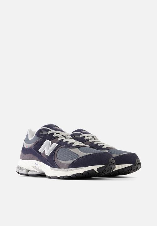 New Balance  - 2002R