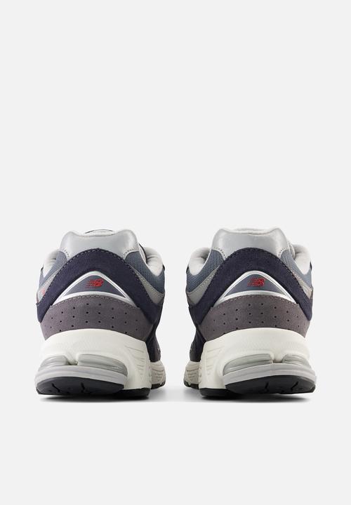 New Balance  - 2002R