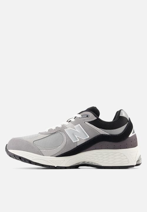 New Balance  - 2002R