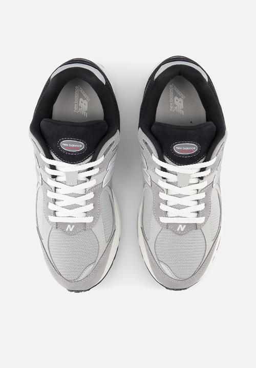 New Balance  - 2002R