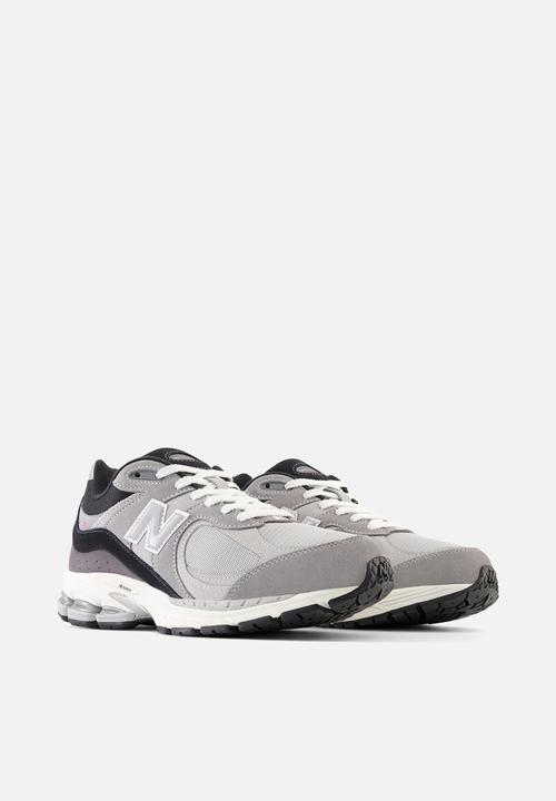 New Balance  - 2002R