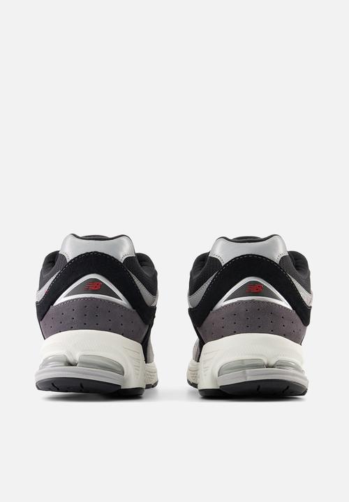 New Balance  - 2002R