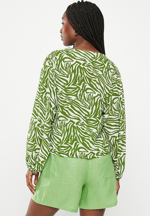 Me&B - Bellow sleeve blouse with shoulder detail - olive tiger