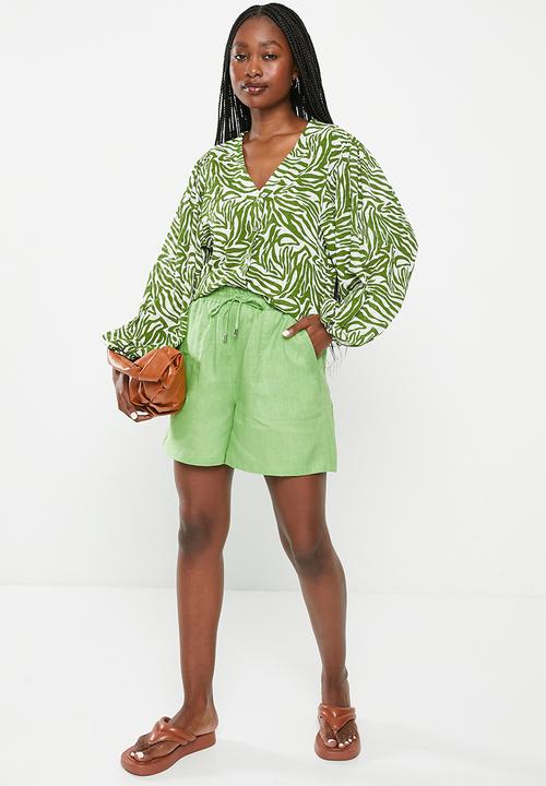 Me&B - Bellow sleeve blouse with shoulder detail - olive tiger