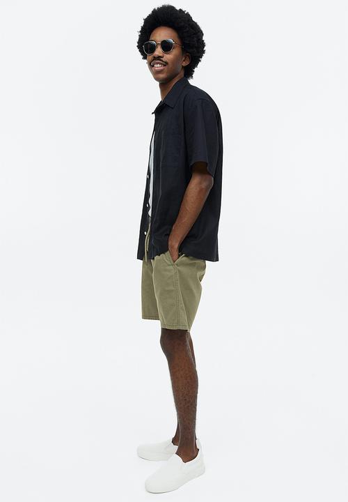 H&M - Regular fit cotton shorts - green