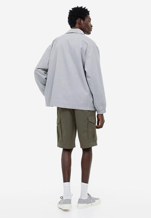 H&M - Regular fit twill cargo shorts - green