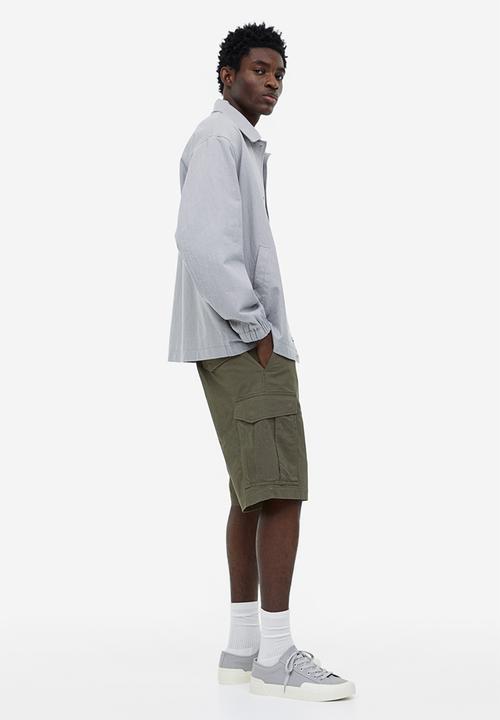 H&M - Regular fit twill cargo shorts - green