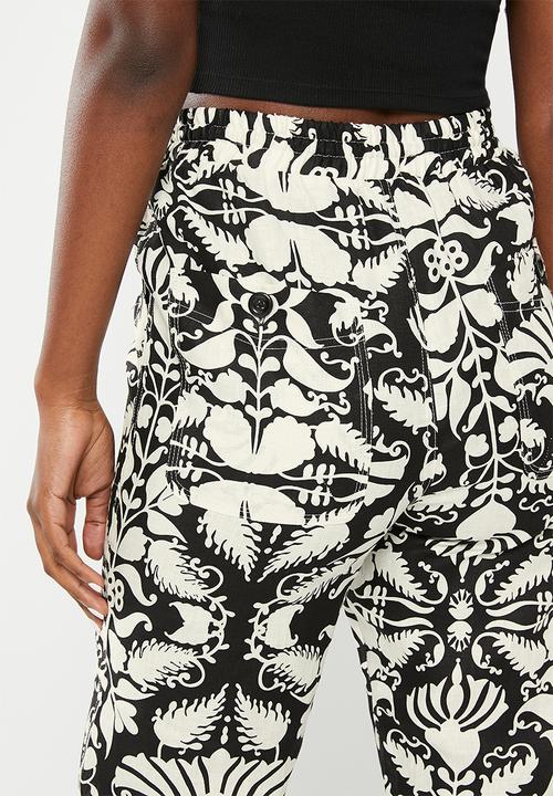 Me&B - The ultimate tapered leg linen pant - wallpaper print
