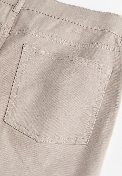 H&M - Slim fit cotton twill shorts - beige 