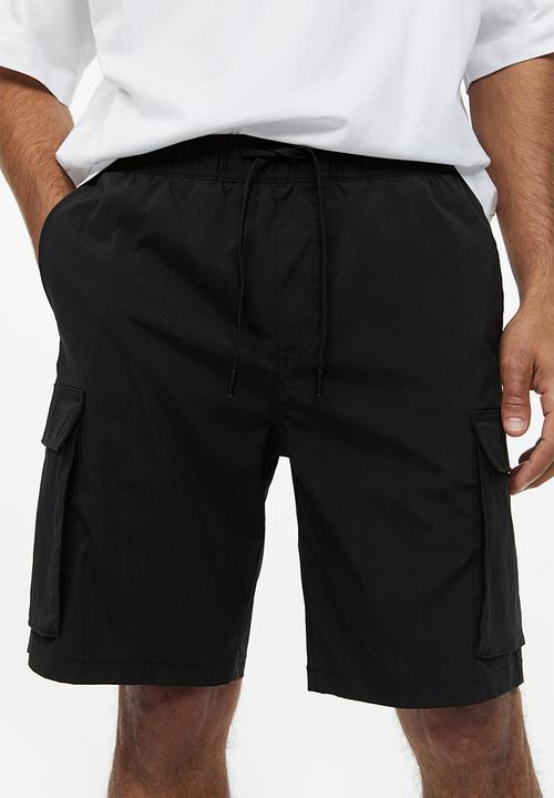 H&M - Regular fit nylon cargo shorts - black