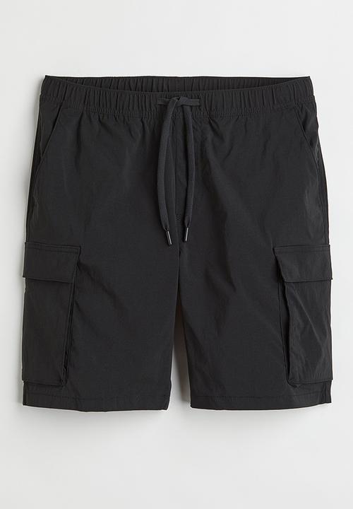 H&M - Regular fit nylon cargo shorts - black